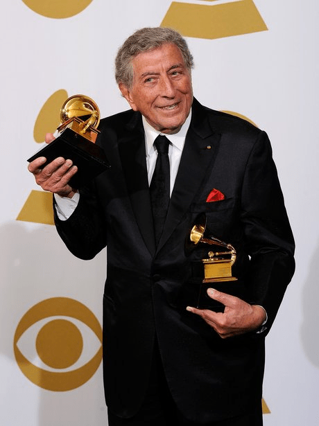 TONY BENNET : DIES AT 96. In this image, recieving awards