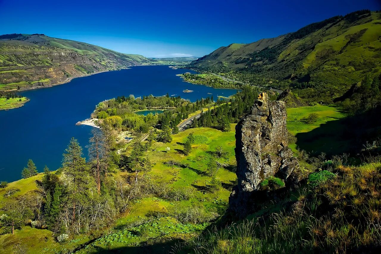 COLUMBIA RIVER GORGE