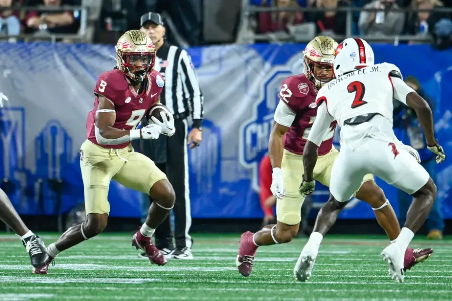 Players in action during game between Florida state vs Louisville. (Photo Credits : Charles Mays)